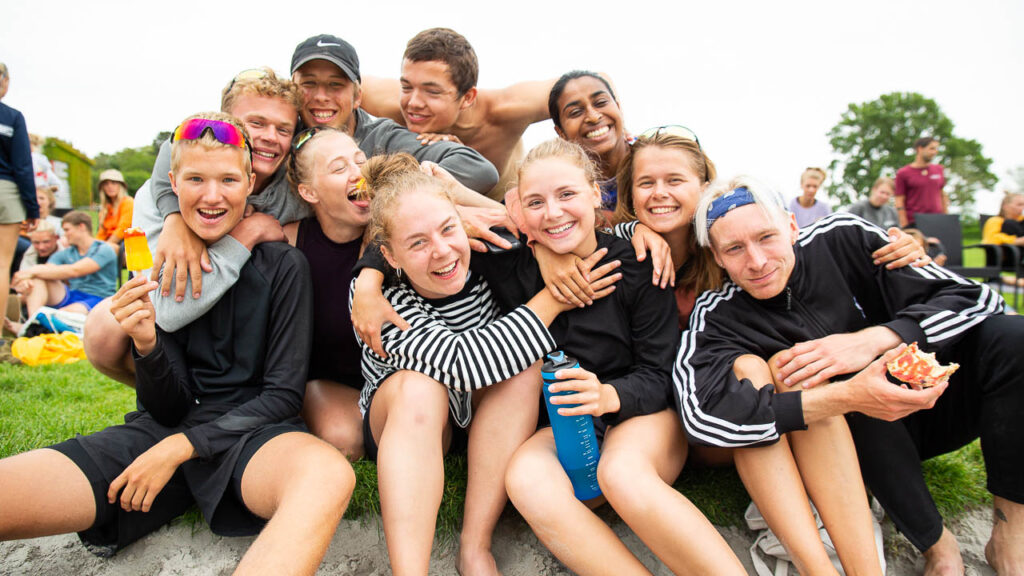 Glade grin i sandkassen